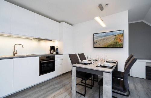 Tinnum Apartment | Modern 3-room app. for 4 pers. with parking space, WLAN, Nespresso machine.