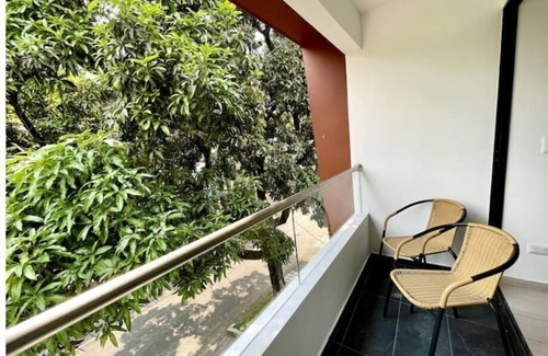 Cali Condo | Modern 302 apartment w/AC +WiFi + Parking