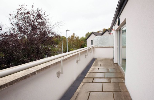 Dublin Apartment | Modern 3BD Split-Level Home with Balcony,Dublin 16