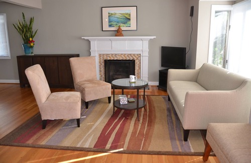Alexandria West House | Modern 3BR/2BA, Free parking, 9 miles to DC, minutes to 395-495