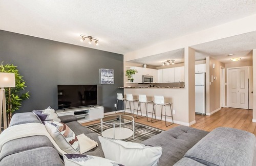 West Edmonton House | Modern 3BR, 2Bath Golf Course Suite/Henday/Whitemud/Acheson/Long Stay Discount