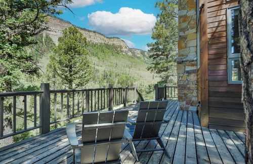 Purgatory Cabin | Modern 3BR Alpine Cabin, Mtn Views, Deck, Nearby Lakes and Purgatory Skiing