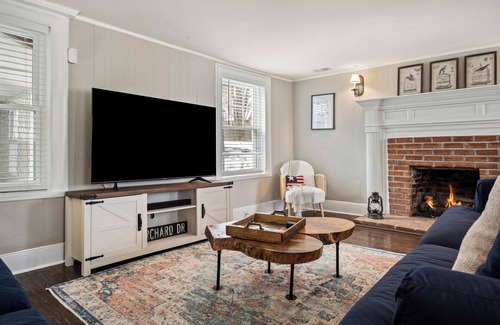 Ridgeway Other | Modern 3BR Country Farmhouse