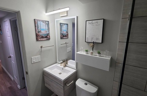 University City House | Modern 3BR Getaway Near STL Attractions – Family-Friendly Comfort!