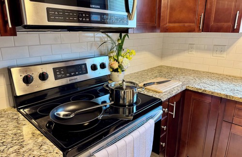 Charlotte House | Modern 3BR Getaway Near UNCC, IKEA & PNC Arena