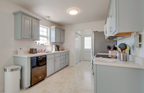Spring Hill House | Modern 3BR Home with Office/Family & Remote-Work Friendly/Quiet Neighborhood