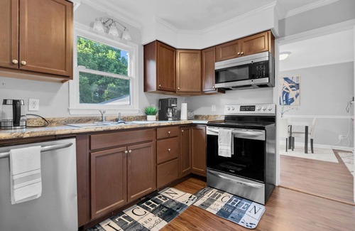 Knightdale House | “Modern 3BR Home with Deck, Fast Wi-Fi, Full Kitchen, AC,Near Raleigh & Airport”