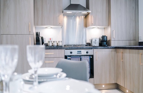 Manchester House | Modern 3BR House with FREE Parking