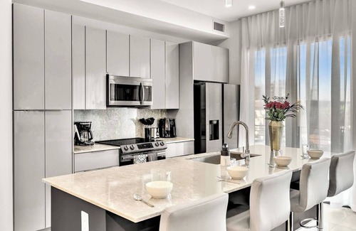 Harbordale Apartment | Modern 3BR Near Las Olas & Beach Roof Top
