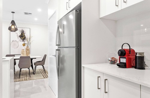 Dianella House | Modern 3BR Retreat + Alfresco & Double Garage