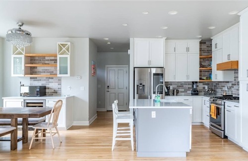 Edmonds House | Modern 3BR Retreat in Edmonds - Pets Welcome!