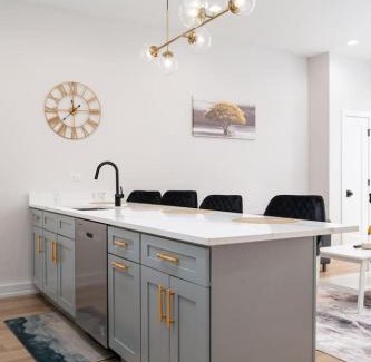 Bronzeville Apartment | Modern 3BR Stay Near DT CHI
