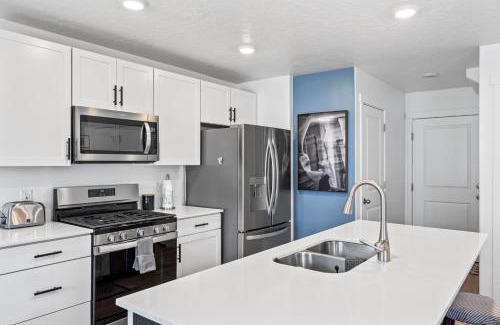 Lehi House | Modern 3BR Townhome in Lehi UT