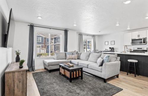 Lehi House | Modern 3BR Townhome in Lehi UT