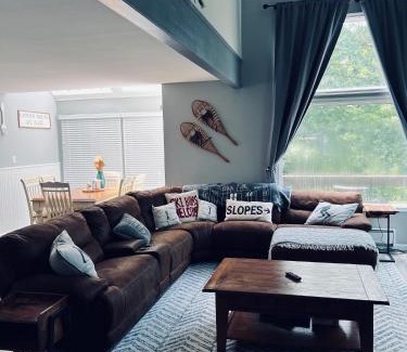 Tannersville House | Modern 3BR Townhouse Near Kalahari, Aquatopia & Great Wolf