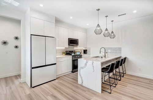 Reseda House | Modern 3BR W/King Bed, Gated Pool & BBQ Oasis