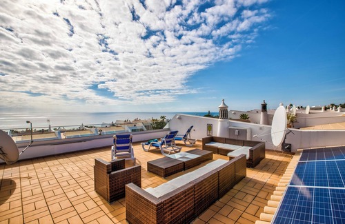 Luz Villa | Modern 4 bed/3 bath villa with private pool & ocean views