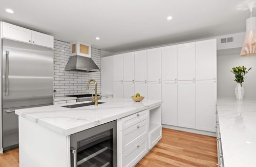 Weston House | Modern 4 bed 4.5 bath w hot tub & heated pool close to beach