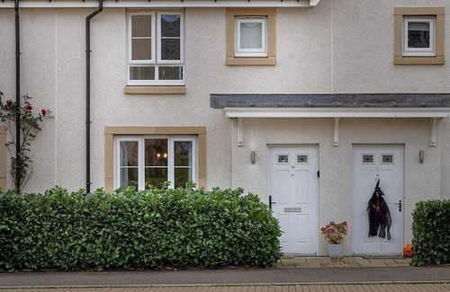 Liberton House | MODERN 4-BED EDINBURGH HOUSE WITH PRIVATE PARKING