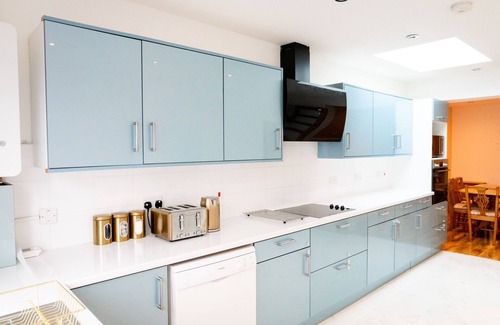 Filton House | Modern 4 Bed House in Filton Bristol City