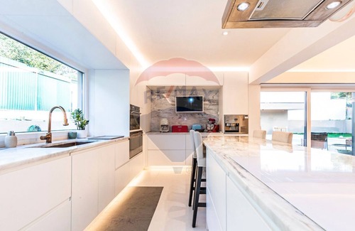 Verdizela Villa | Modern 4-Bed Villa 4K beach 30k Lisbon