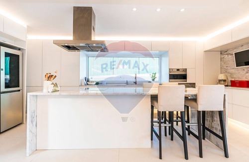 Verdizela Villa | Modern 4-Bed Villa 4K beach 30k Lisbon