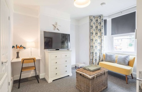 Cambridge House | Modern 4-Bedroom Detached Home in Central Cambridg