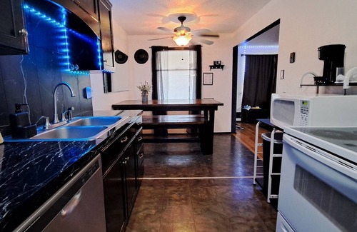 Idaho Falls House | Modern - 4 Bedroom - Pool Table- No Chores - No Contact Check In-