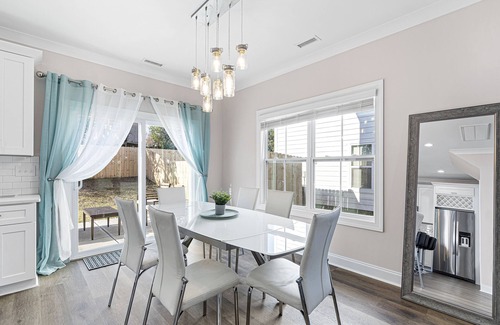 Sharonbrook House | Modern 4 BR/2.5 Bath w/wine & 5 mins to Light Rail