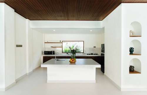 Kartika Plaza Villa | Modern 4 BR Luxury Villa in the Heart of Kuta