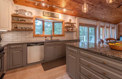 Mount Vernon House | Modern 4 BR Waterfront Lake House, beautiful Belgrade Lakes Area, Mt. Vernon, ME