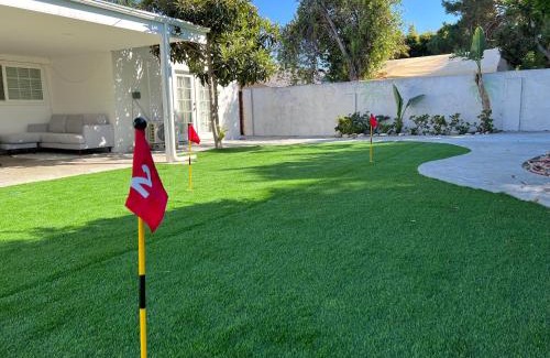 Casa Conejo House | Modern 4 King Beds, Beautiful Large Backyard, Golf, WFH, Long Stays, WI-FI, FWY, 25 mins to Beach