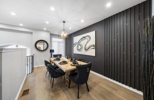 Hurontario House | Modern 4 Level home-Game room/Parking/Near Airport