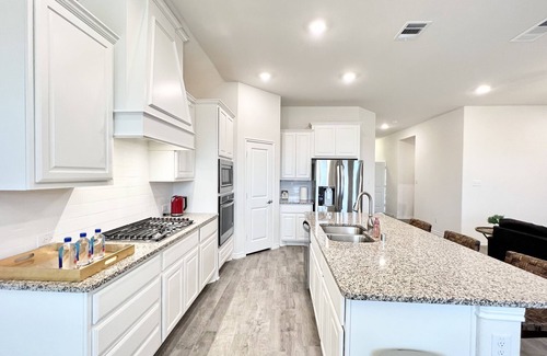 Forney House | Modern 4B Home | Fiber Optic Wifi | Built in 2021!