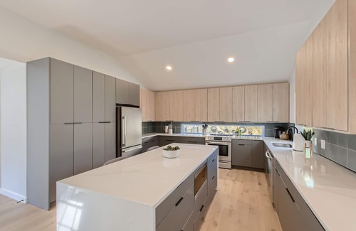 Village Oaks House | Modern 4bd w/Pool, Outside dining, Gourmet kitchen