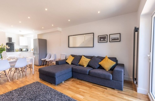 Brighton House | Modern 4Bed Seaside Escape * With Parking*