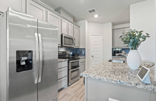 Denton House | Modern 4BR, 3BA home in Denton with upstairs game room, blackout curtains, and a queen pullout sofa. Just minutes from UNT and Texas Motor Speedway. Sleeps 10.