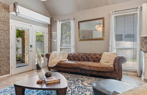 Forest Ridge Apartment | Modern 4BR Home w WiFi by Dell Diamond