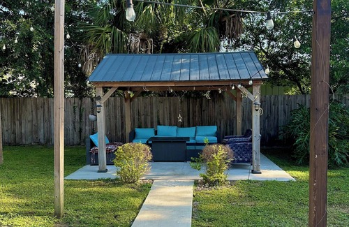 Isle of Palms House | Modern 4BR Jax | Pool Oasis Near Beach | Backyard