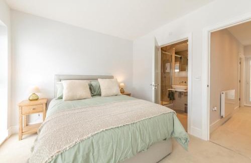 Reading House | Modern 4BR New Home near Biz Park Station Pass the Keys