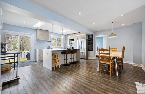 Malton House | Modern 4BR w/Parking – 10 Min to YYZ Airport
