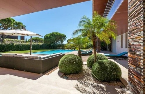 Quinta do Lago Villa | Modern 5 Bedroom Villa in the heart of Quinta do Lago. With gym, games room, pool and more DM07 - Almancil, Algarve