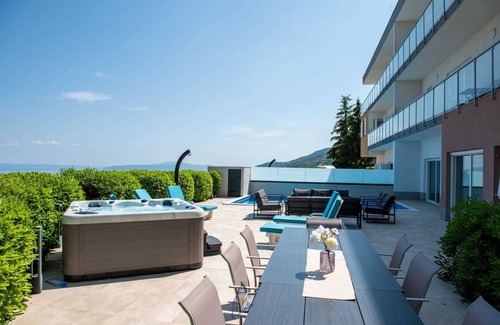 Opatija Villa | Modern 5-BR Villa for 10+1 with heated Pool and Jacuzzi