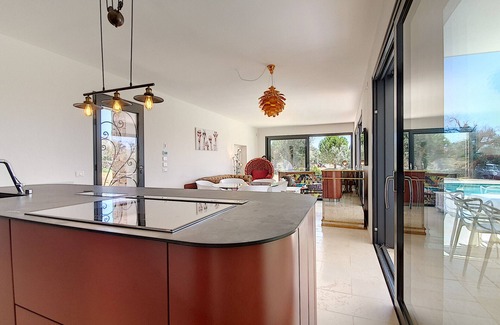 Marina di Felloniche Villa | Modern 5-star villa, heated pool 1km from the sea