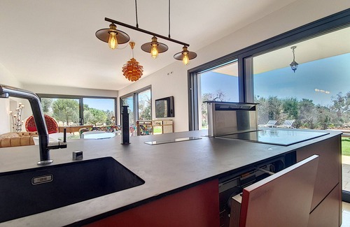 Marina di Felloniche Villa | Modern 5-star villa, heated pool 1km from the sea