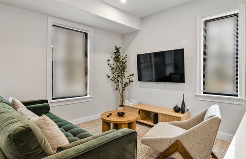 Columbus Park - Andrew Square House | Modern 5BD3B in Boston Steps to Convention Center