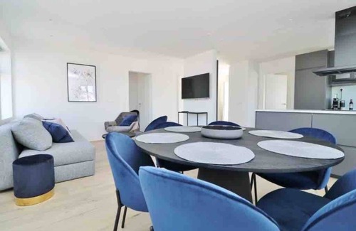 City Center House | Modern 5bdr. centrally located by the harbor
