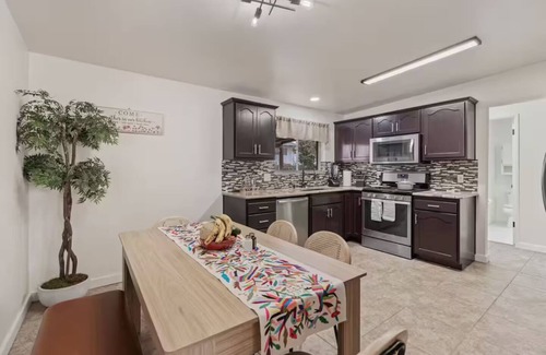 Murray House | Modern 5BR, Close to Skiing, DT SLC