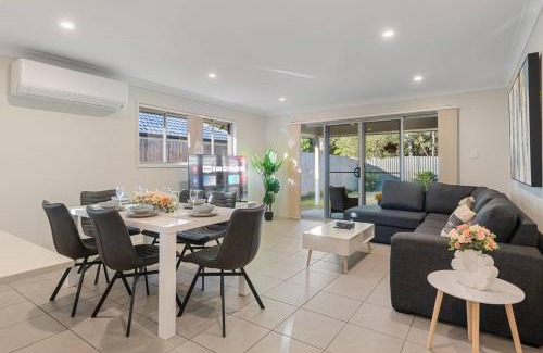 Park Ridge House | Modern 5BR Family Home in Peaceful Park Ridge