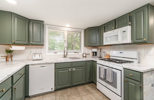 Bay City House | Modern 5BR House, Long Term, Large Groups, Bachelorette Parties, Handicap,Family